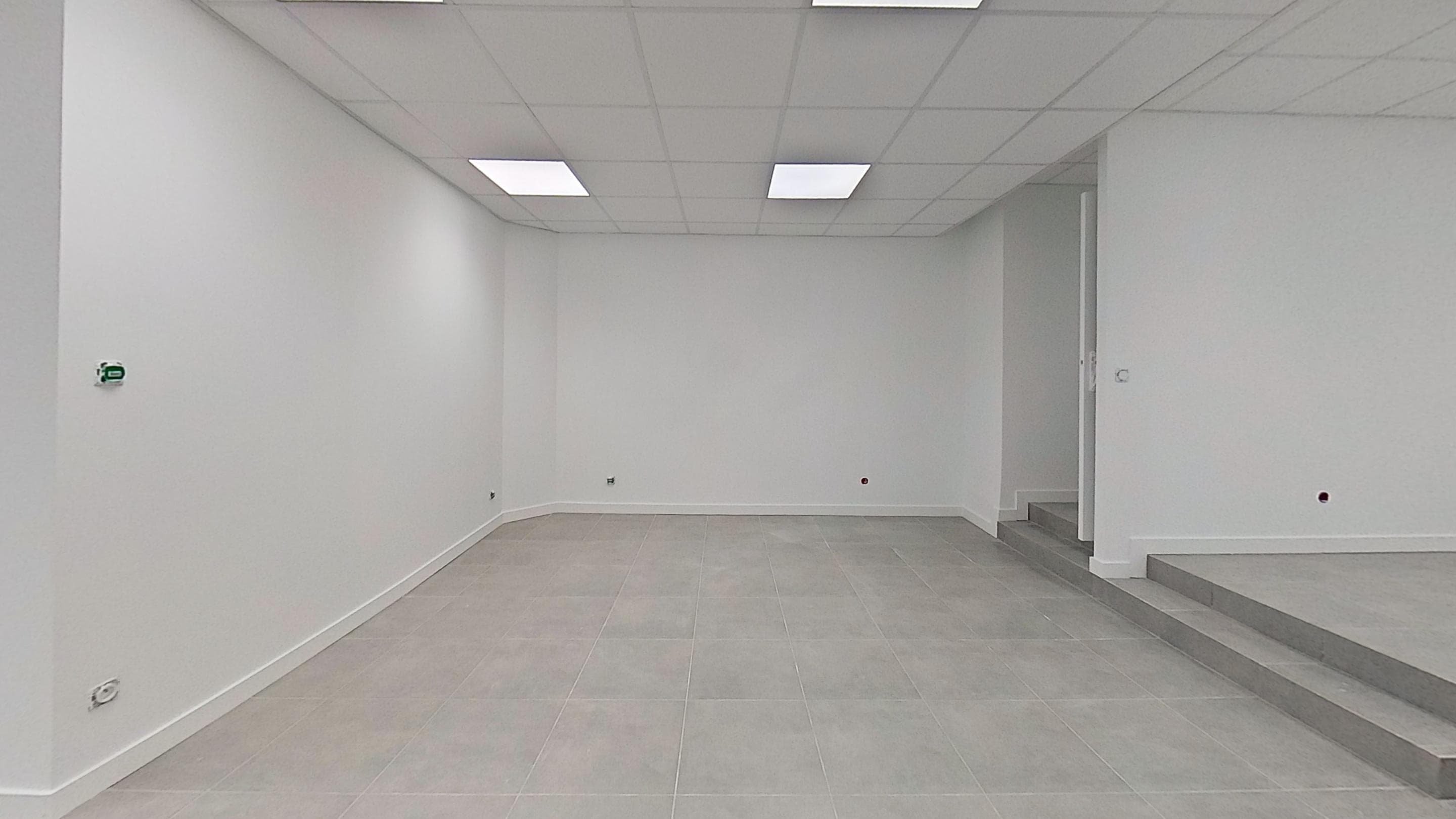 Vue immobilière du bâtiment - image 3